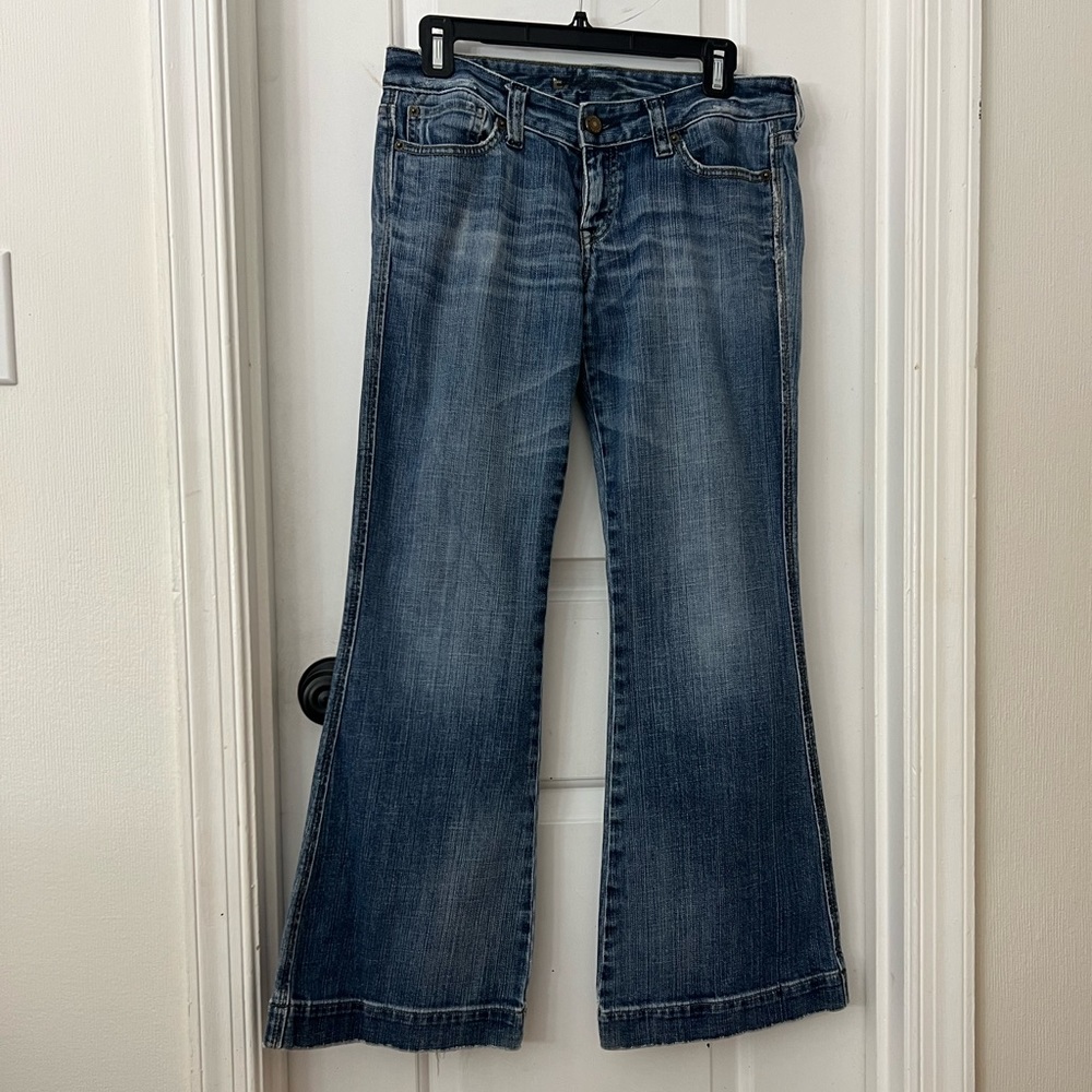 Express low-rise flare jeans size 4S (short)